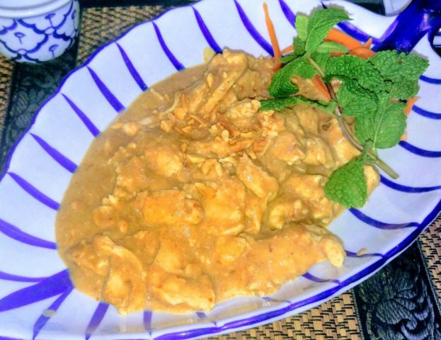 Découvrez Banthai à Toulon, un restaurant thaïlandais proposant une cuisine authentique et savoureuse. Plats traditionnels thaïs préparés avec des ingrédients frais. Réservez une table !