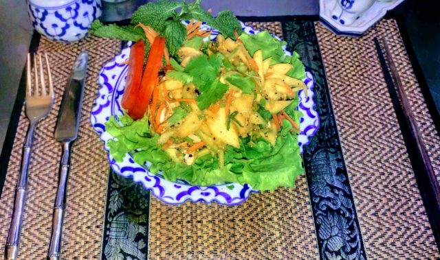 Découvrez Banthai à Toulon, un restaurant thaïlandais proposant une cuisine authentique et savoureuse. Plats traditionnels thaïs préparés avec des ingrédients frais. Réservez une table !