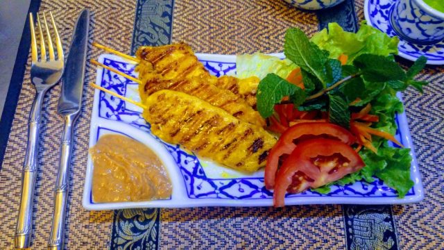 Découvrez Banthai à Toulon, un restaurant thaïlandais proposant une cuisine authentique et savoureuse. Plats traditionnels thaïs préparés avec des ingrédients frais. Réservez une table !