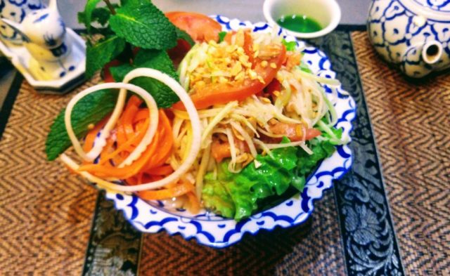 Découvrez Banthai à Toulon, un restaurant thaïlandais proposant une cuisine authentique et savoureuse. Plats traditionnels thaïs préparés avec des ingrédients frais. Réservez une table !