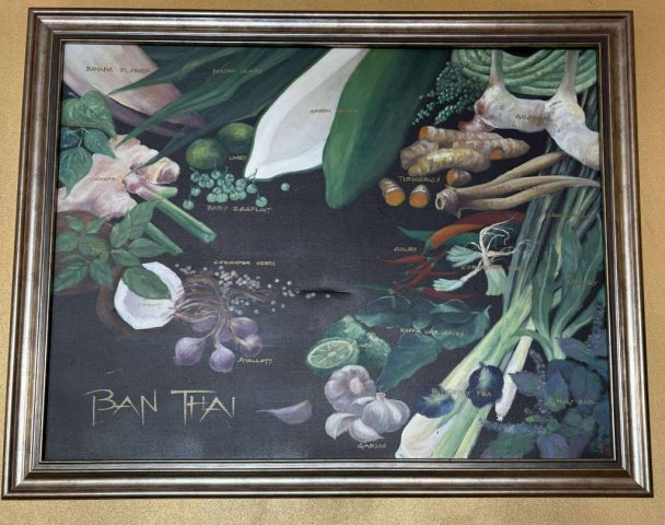Banthai Toulon est le lieu incontournable pour savourer une cuisine thaïlandaise authentique au cœur de Toulon. Notre restaurant vous propose un voyage culinaire en Thaïlande grâce à des plats traditionnels préparés avec des ingrédients frais et de qualité. Que vous soyez un amateur de saveurs épicées, d’arômes exotiques ou de plats en sauce crémeuse, vous trouverez votre bonheur dans notre carte variée. Découvrez notre menu avec des spécialités comme le Pad Thaï, le Massaman curry, ou encore le Tom Yum !