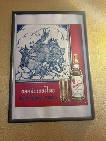 Banthai Toulon est le lieu incontournable pour savourer une cuisine thaïlandaise authentique au cœur de Toulon. Notre restaurant vous propose un voyage culinaire en Thaïlande grâce à des plats traditionnels préparés avec des ingrédients frais et de qualité. Que vous soyez un amateur de saveurs épicées, d’arômes exotiques ou de plats en sauce crémeuse, vous trouverez votre bonheur dans notre carte variée. Découvrez notre menu avec des spécialités comme le Pad Thaï, le Massaman curry, ou encore le Tom Yum !
